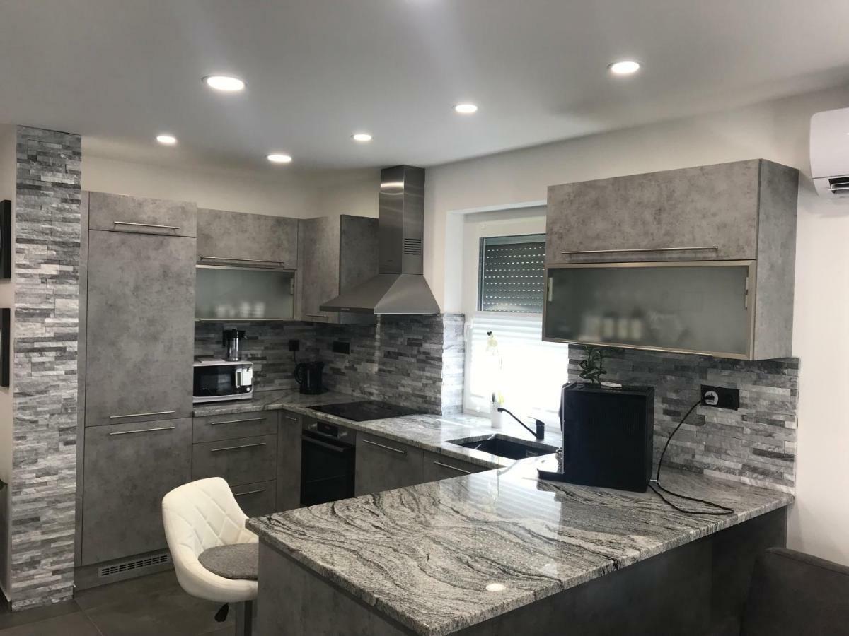 Swiss Apartment Mosonmagyaróvár المظهر الخارجي الصورة